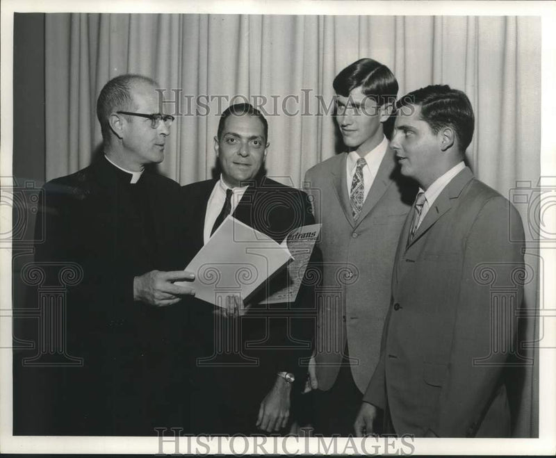 Load image into Gallery viewer, 1966 Press Photo The Journal of Loyola University Student Historical Association
