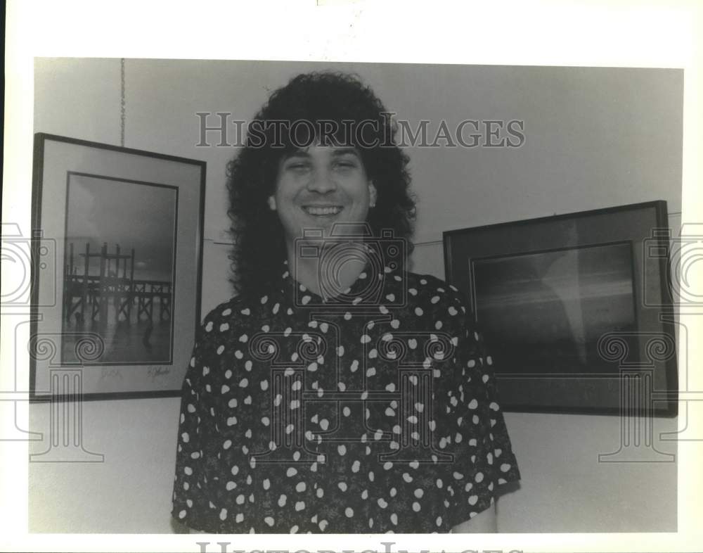 1991 Press Photo Mandeville City Hall artist Brian Johnston display his photos - Historic Images