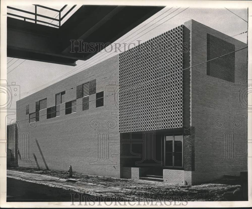 1962 Press Photo New Orleans&#39; new plant located under Broad Street overpass- Historic Images