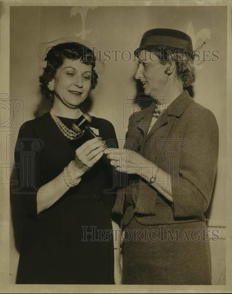 Press Photo Mrs. Hugh LeNoir &amp; Mrs. Clyde L Houk- Newcomers&#39; Club of New Orleans- Historic Images