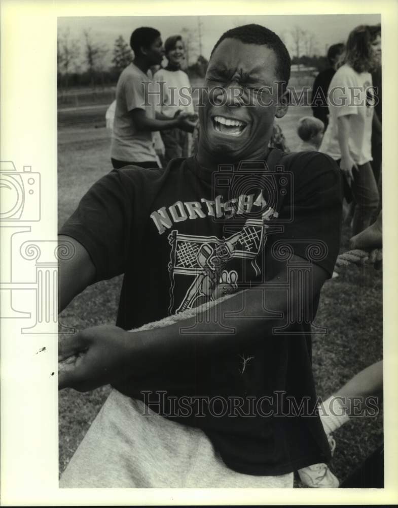 Load image into Gallery viewer, 1989 Press Photo Anthony Lawson of Northshore High School at ROTC triathlon

