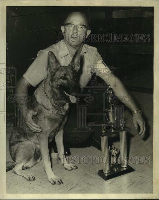 1968 Press Photo D.D. LeBlanc With Dog Duchess Von Rommel, Deep South Awards- Historic Images