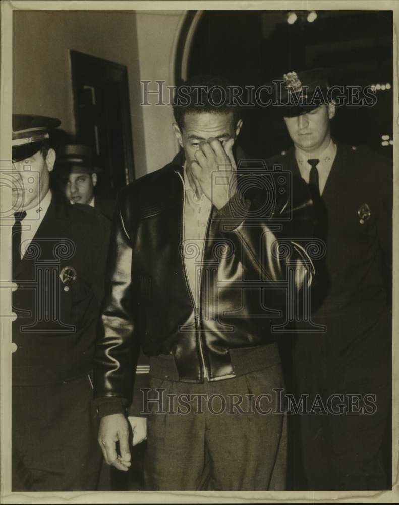 1963 Press Photo Wilbert Ledet shown being escorted by police officers- Historic Images