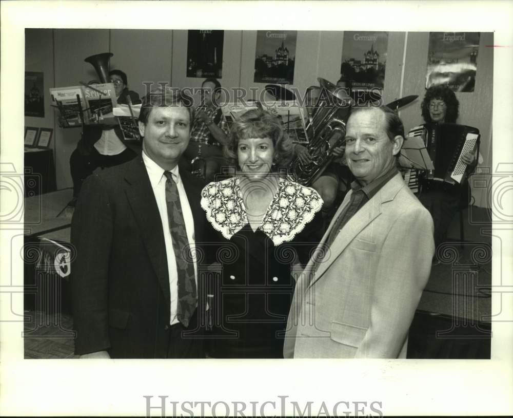 1992 Press Photo Fred Haynes et al during Travelers&#39; Aid Society Gala - Historic Images