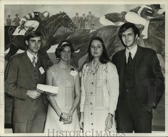 1971 Press Photo Mr. & Mrs. Jeff Haynes with Mr. & Mrs. Craig Laury at the races- Historic Images