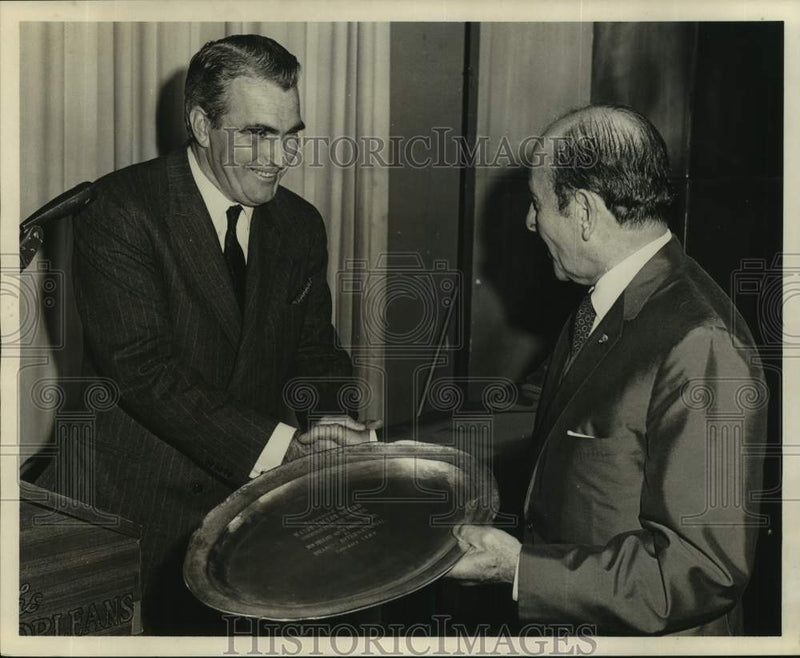 Load image into Gallery viewer, 1969 Press Photo Harding Lawrence, pres. Braniff and Mayor of N.O. Victor Schiro
