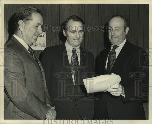 1972 Press Photo Edward A. Laroussini, Dr. B. Gray Taylor and Chas. Schwartz Jr