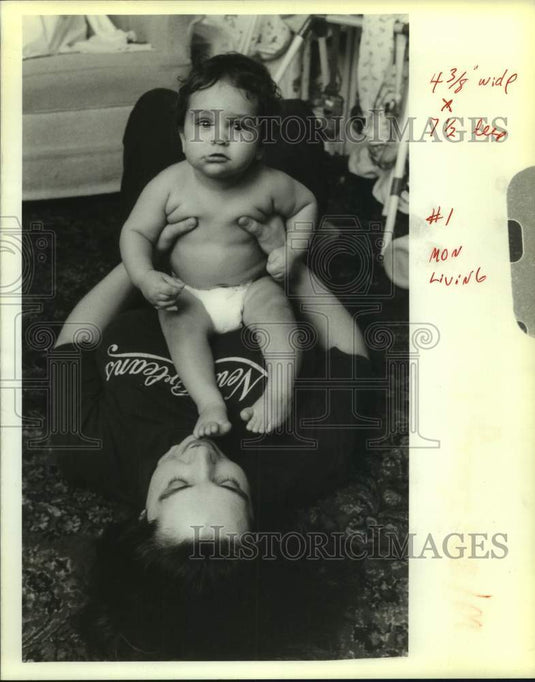 1989 Press Photo Single mom Cathy Leary and her son Benjamin- Historic Images