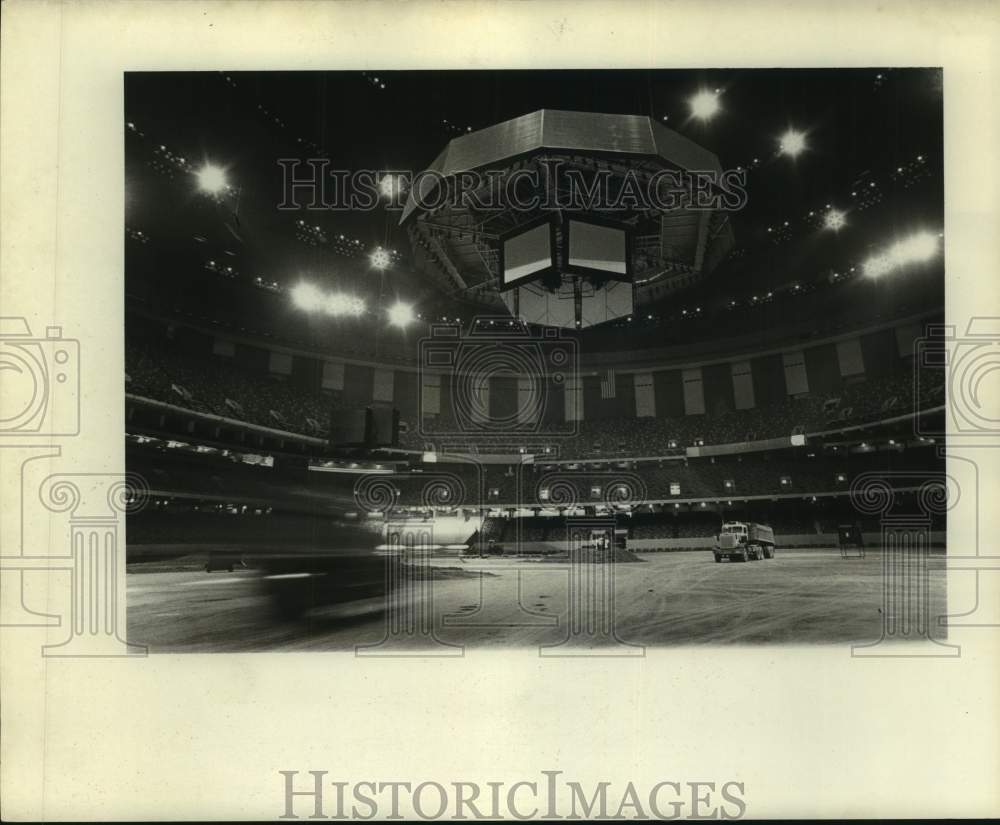 1978 Press Photo Preparations for Superdome Supercross in the Louisiana Superdom- Historic Images