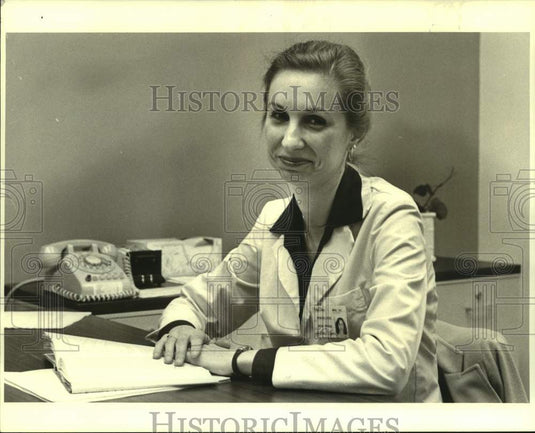 1980 Press Photo Kathleen Lipiec, social worker at Hotel Dieu- Stress Expert- Historic Images
