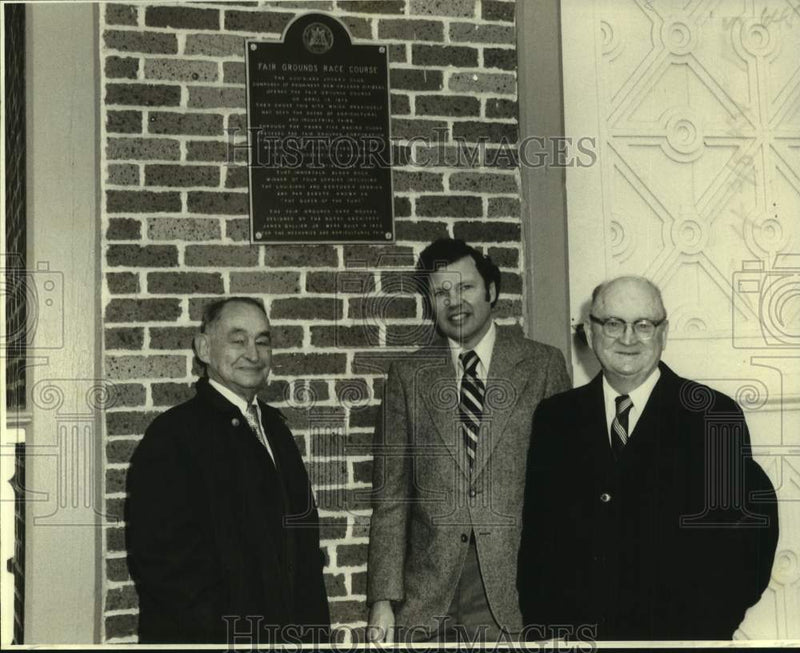 Load image into Gallery viewer, 1976 Press Photo Officials At Fair Grounds Racetrack Historical Site Ceremony
