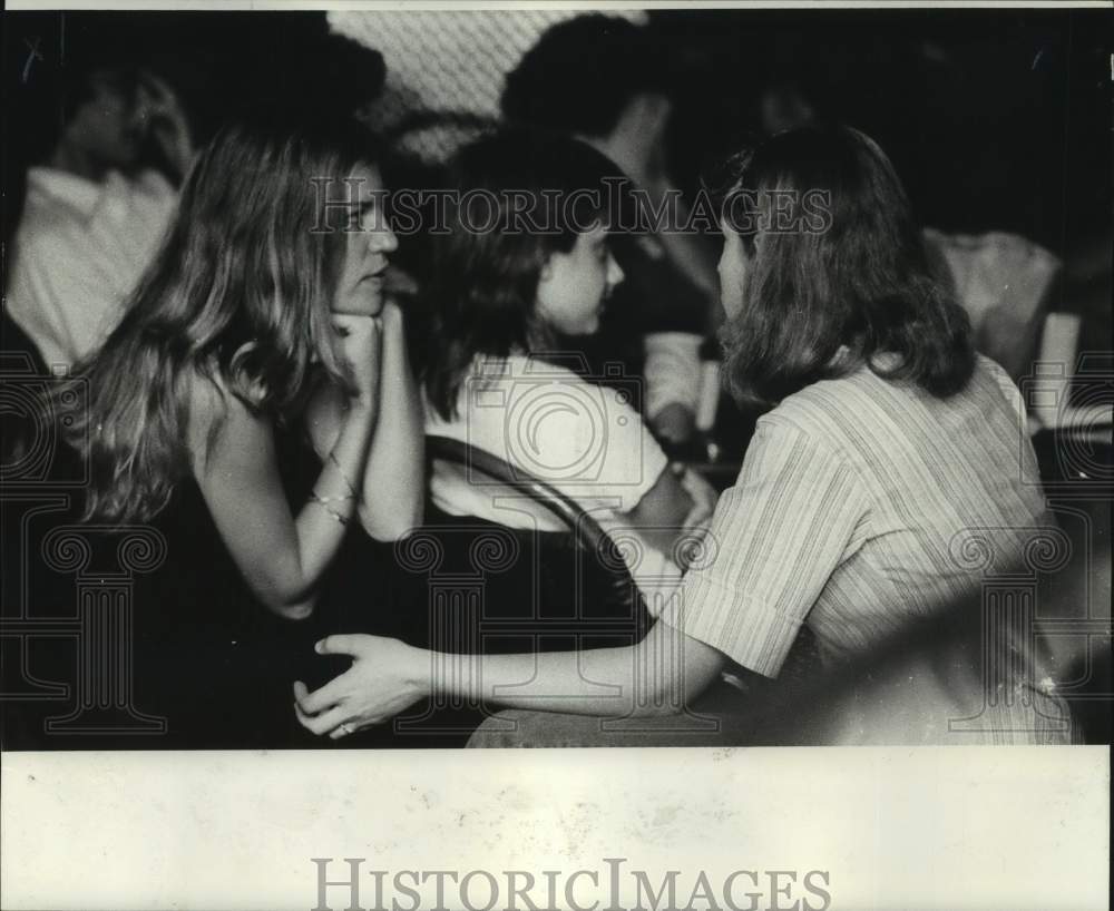 1975 Press Photo Katia Petrone and Robin Roven- Historic Images