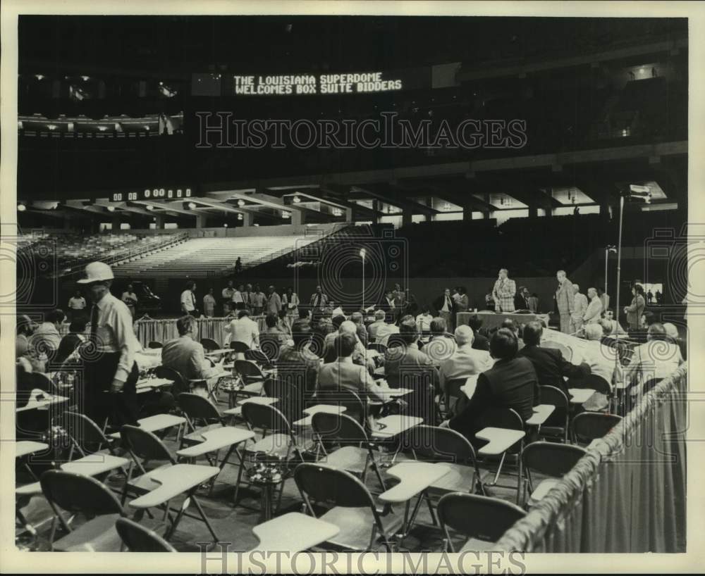 1975 Press Photo Attendees At Event In Louisiana Superdome, New Orleans