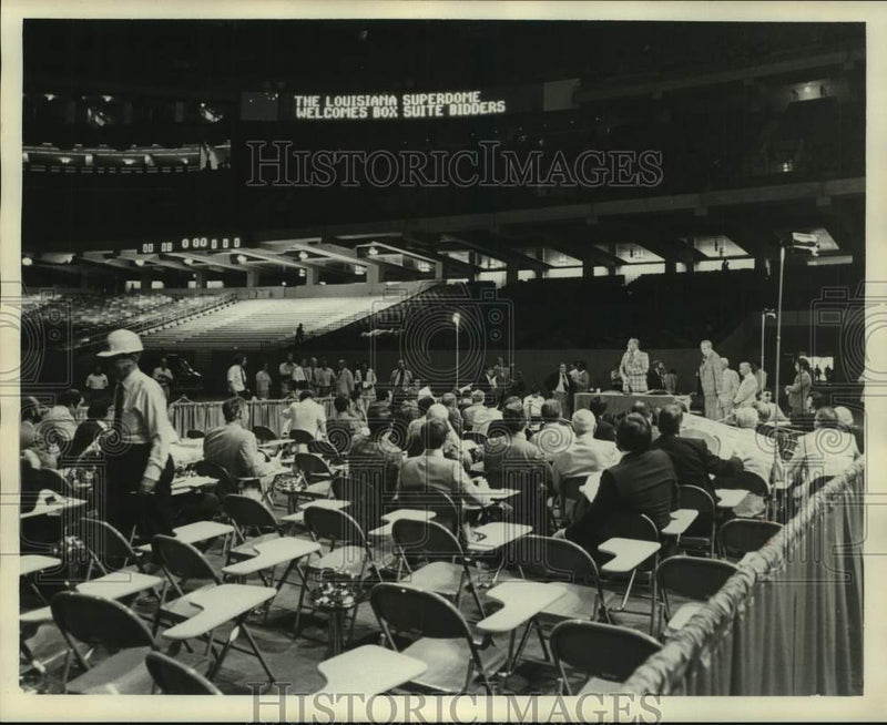 Load image into Gallery viewer, 1975 Press Photo Attendees At Event In Louisiana Superdome, New Orleans
