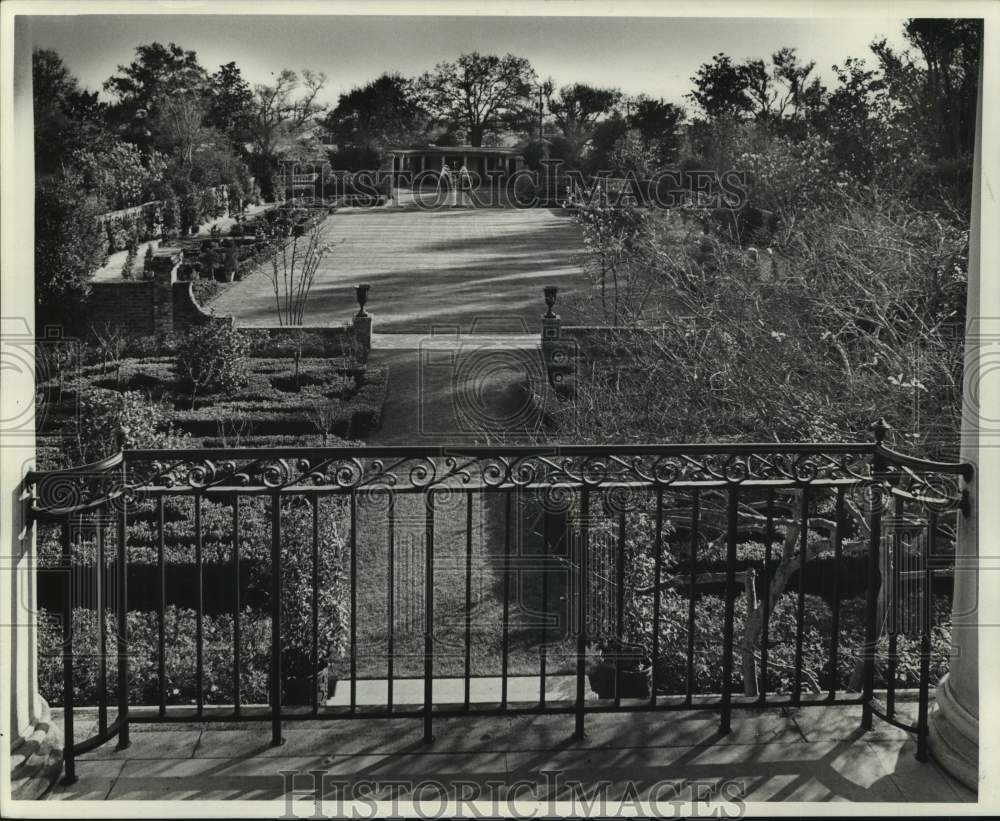 1968 Press Photo View from gallery looking out over Spanish gardens.- Historic Images