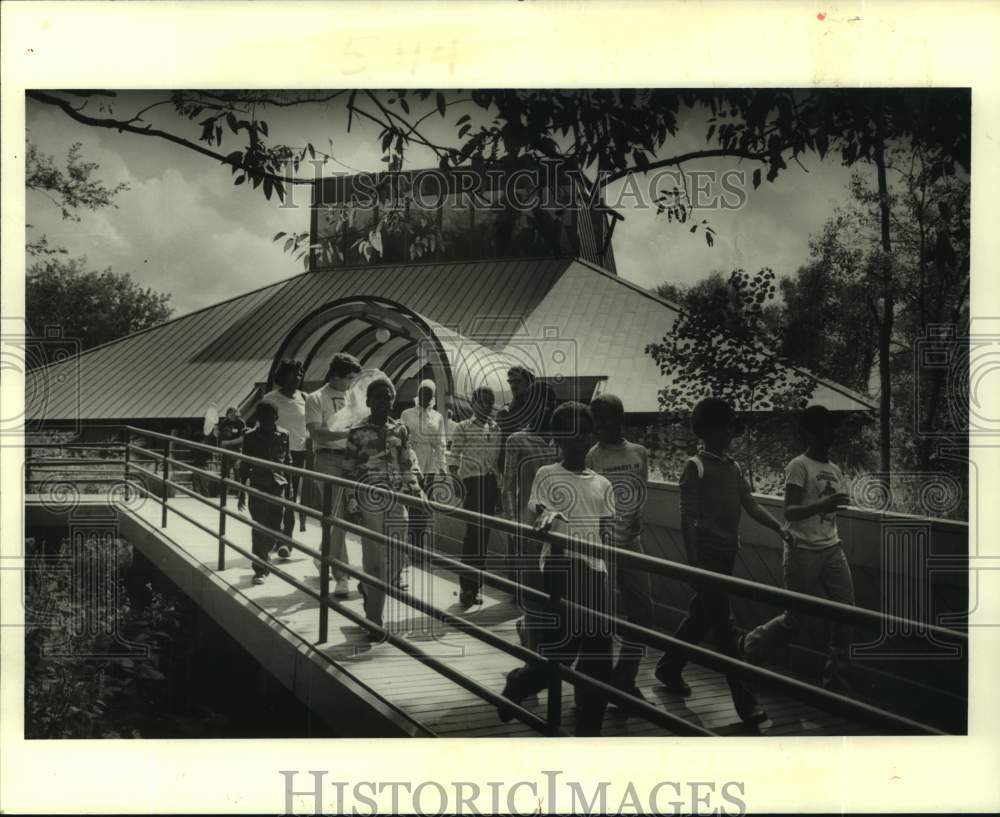 1980 Press Photo Donnelly Elementary students tour the Louisiana Nature Center- Historic Images