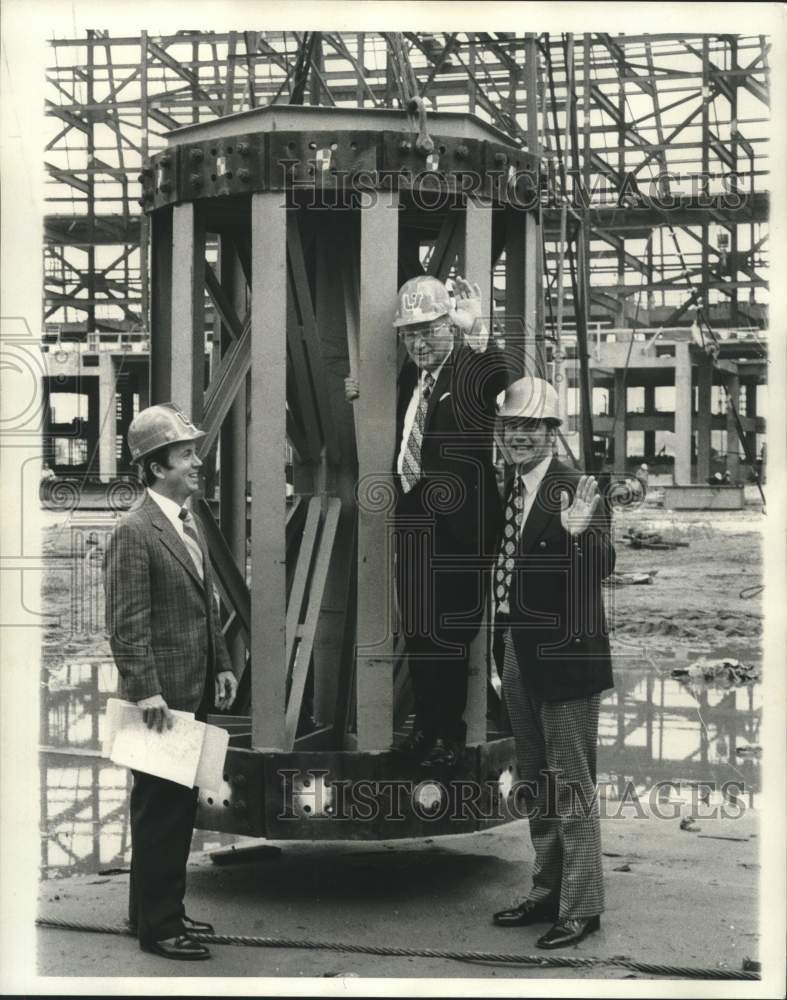 1972 Press Photo Ben Levy et al at Domed Tension Ring, 11 Stadium - nob57823