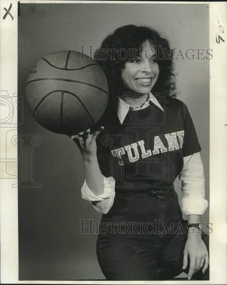Load image into Gallery viewer, 1978 Press Photo Basketball - Barbara Jean Kolonay of Tulane - nob57884
