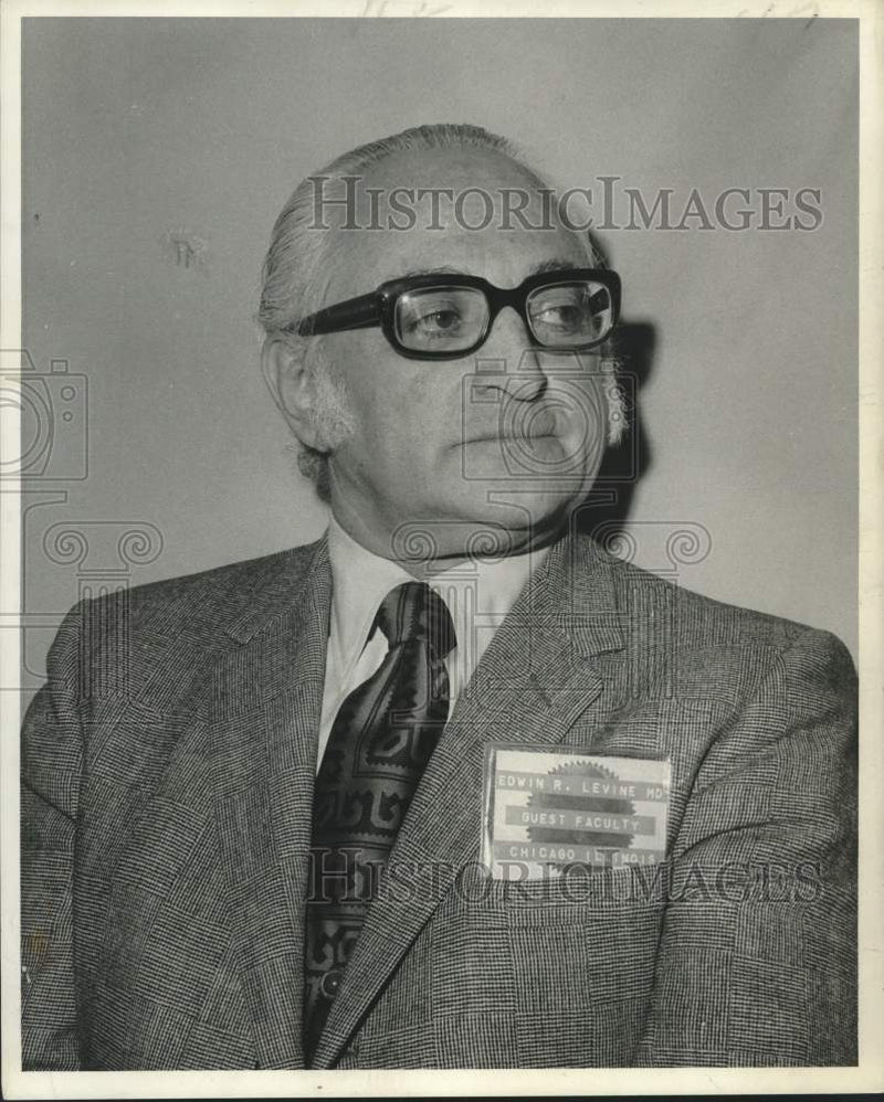 Load image into Gallery viewer, 1973 Press Photo Edwin Levine, MD, guest faculty Chicago, Illinois - nob57976
