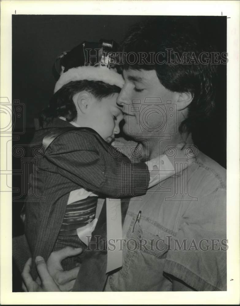 1989 Press Photo Dwayne Lewis &amp; Dad at Fall Festival Beauties and Beaus pageant