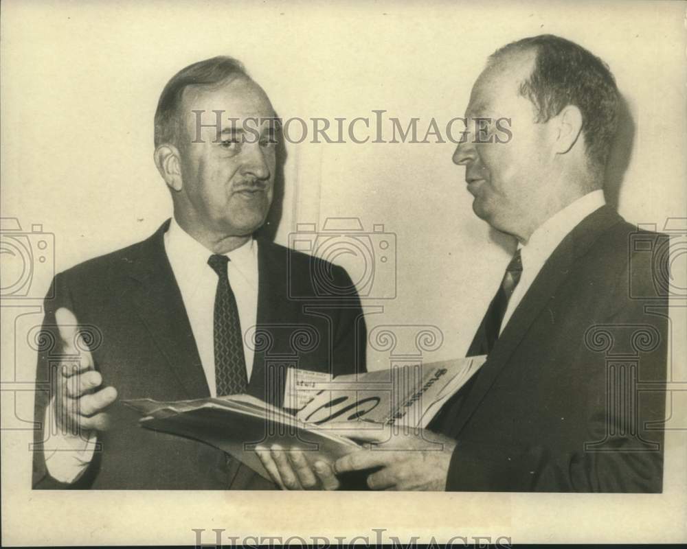 1964 Press Photo Boyd Lewis &amp; Fred Hughes at Inland Daily Press Association.- Historic Images