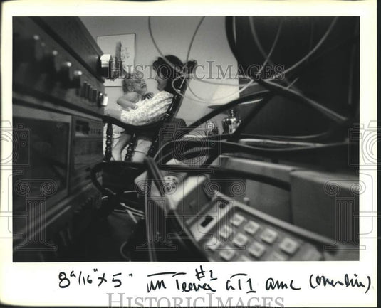 1991 Press Photo Shelly Donlan & daughter Jacquelyn- House struck by lightning - Historic Images