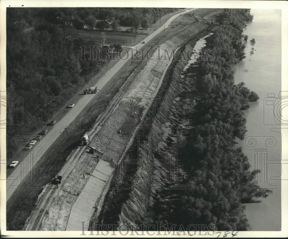 1974 Press Photo Mississippi River Levee enlargements M-66 to 52-L East Bank