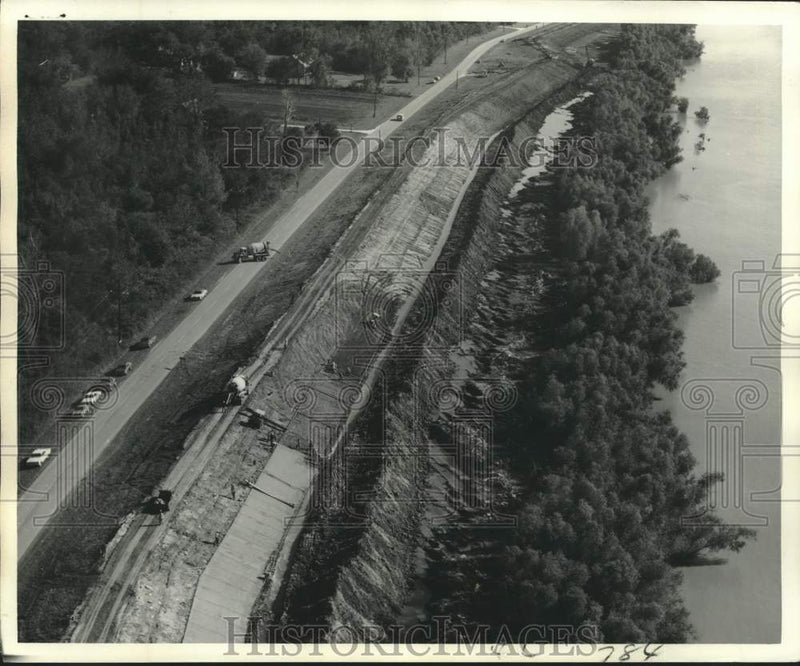 Load image into Gallery viewer, 1974 Press Photo Mississippi River Levee enlargements M-66 to 52-L East Bank
