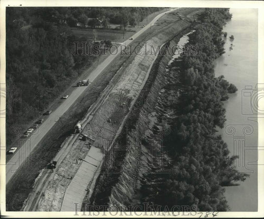1974 Press Photo Mississippi River Levee enlargements M-66 to 52-L East Bank