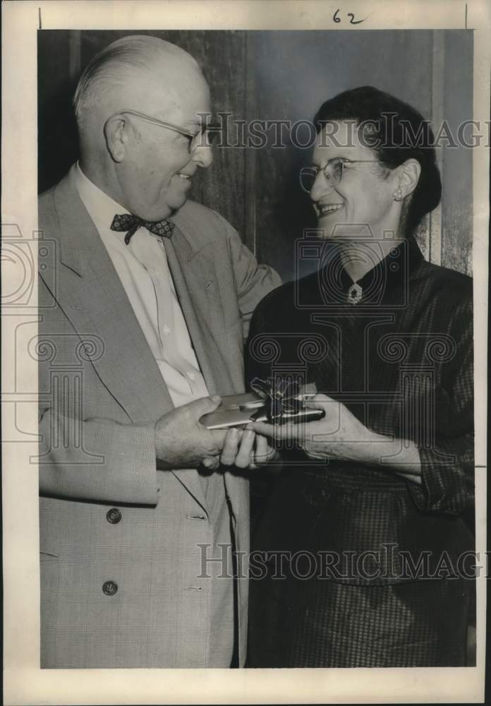Load image into Gallery viewer, 1953 Press Photo Mayor Joseph Kepfler presents pen to Mrs. Philomene Paasch
