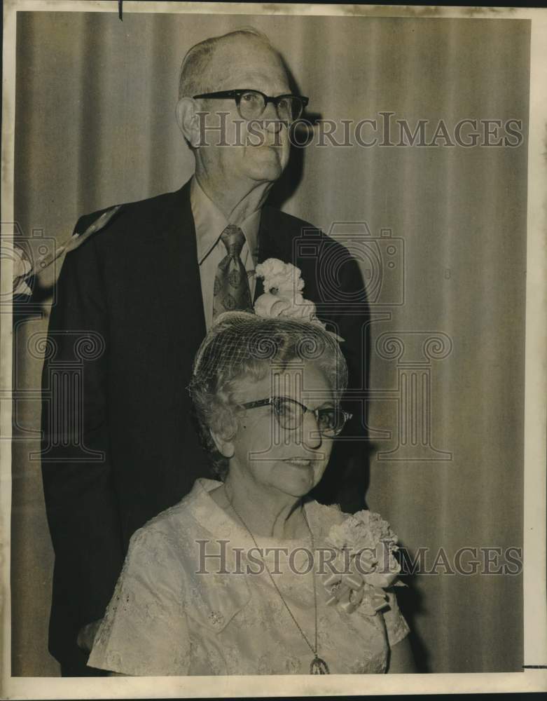 1972 Press Photo Mr. and Mrs. Edward Oulliber celebrate 50th wedding anniversary