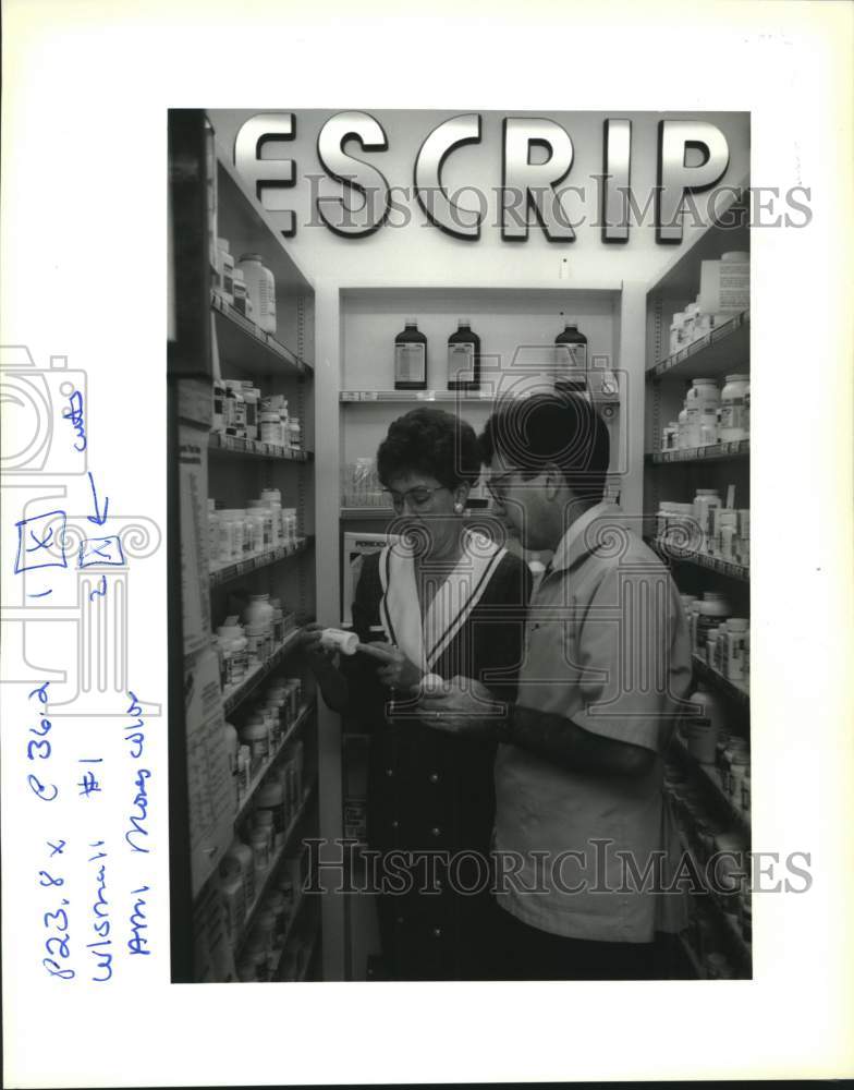 1993 Press Photo Ecker drugstore owner Richard Oubre and inspector Kathen Gaudet- Historic Images