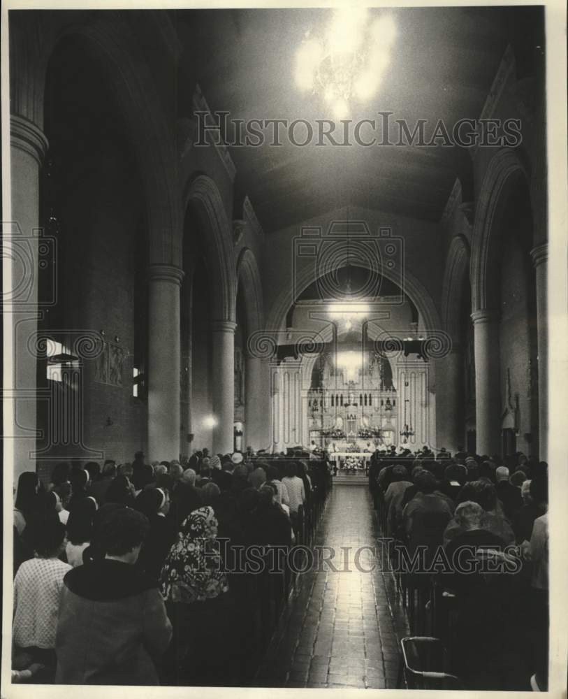 1971 Press Photo Mass in honor of Our Lady of Prompt Succor at Ursuline Chapel