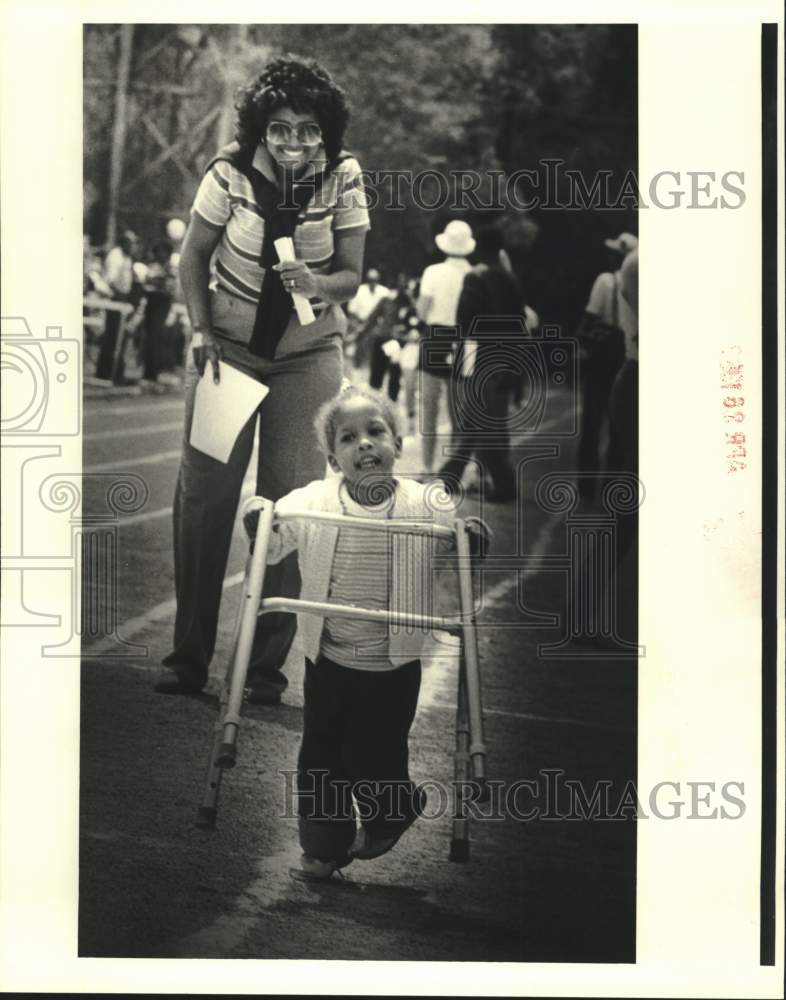 1983 Press Photo Little handicapped Cherri Moten during 25 yard dash- Historic Images