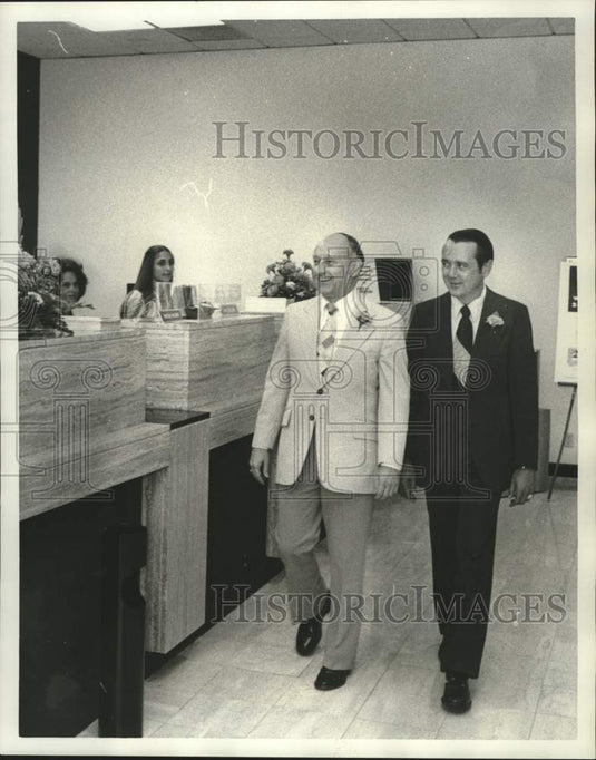 1976 Press Photo Lloyd O'Quinn and James W. Ward, Dixie Savings officers