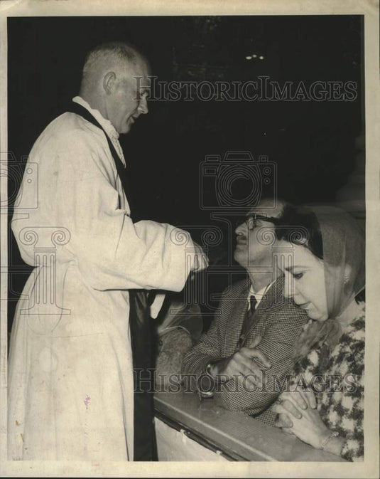 1969 Press Photo Reverend Father V.L. O'Brien at St. John the Baptist Church