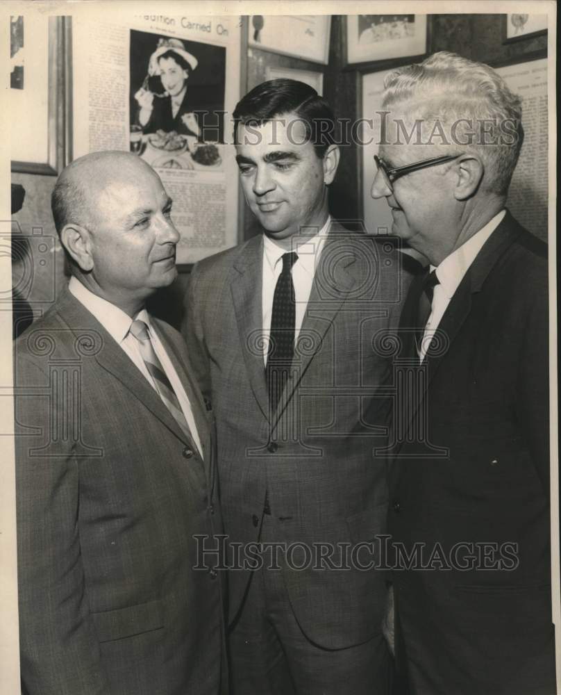 1968 Press Photo A.K. Northrop Jr. and others of Mortgage Bankers Association- Historic Images