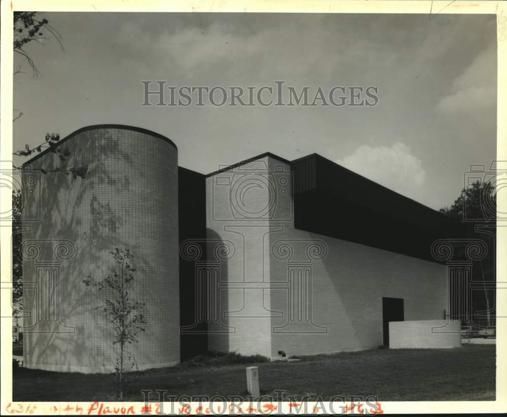 1980 Press Photo Graceful lines highlight Owensby-Kritkos Building - nob59698