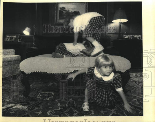 1992 Press Photo Jane White and her brothers play around the family ottoman- Historic Images