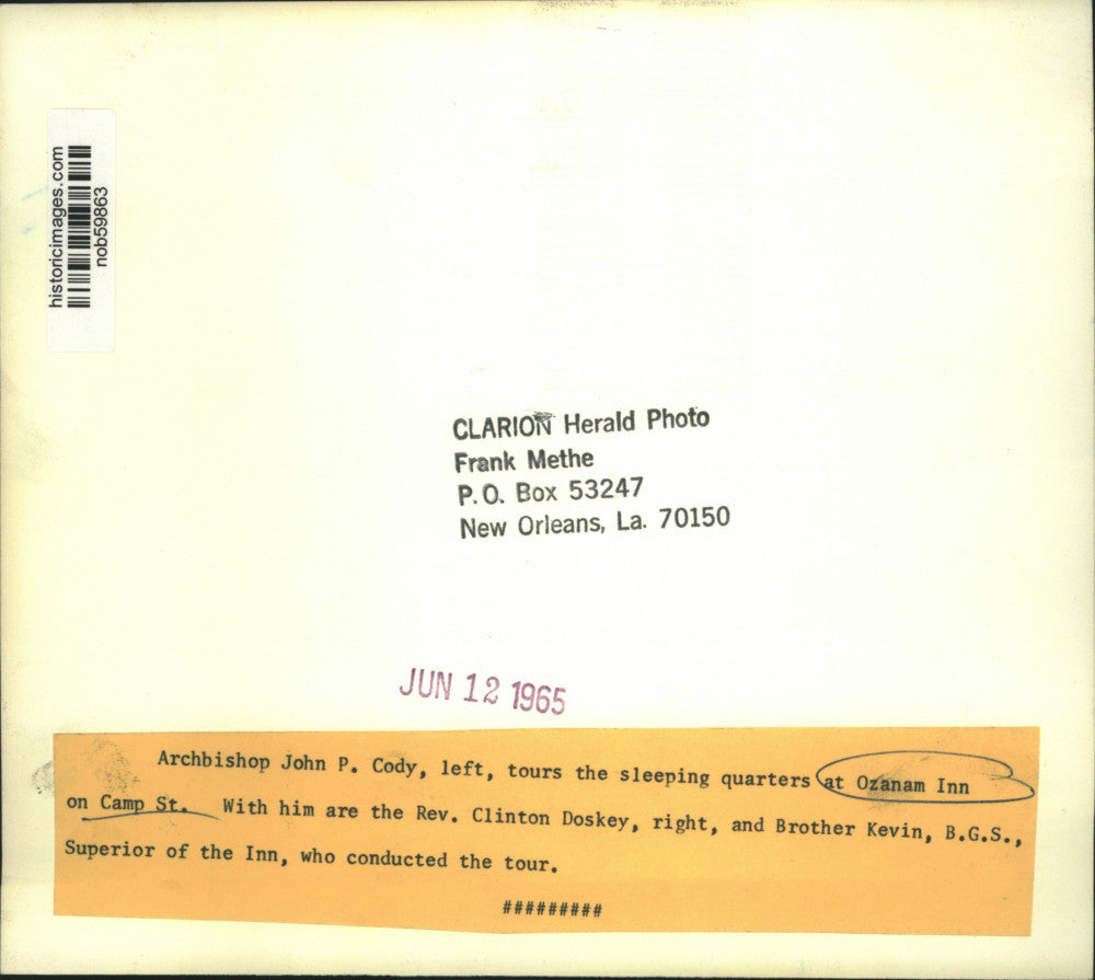 1965 Press Photo Archbishop John Cody and others tour the quarters at Ozanam Inn