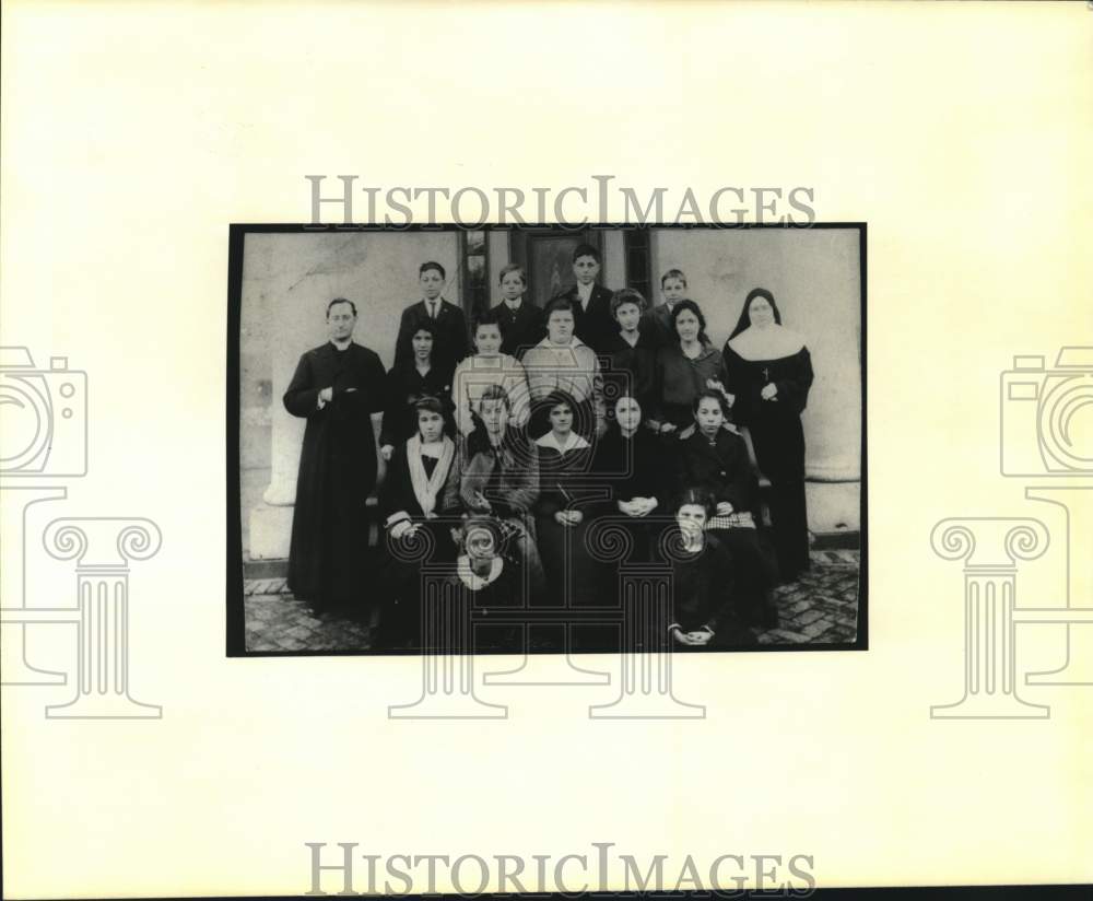 1990 Press Photo Our Lady of the Holy Rosary Catholic Church students- Historic Images