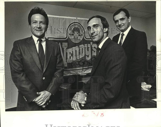 1987 Press Photo New owners of Wendy's Old Fashioned Hamburger restaurants - Historic Images
