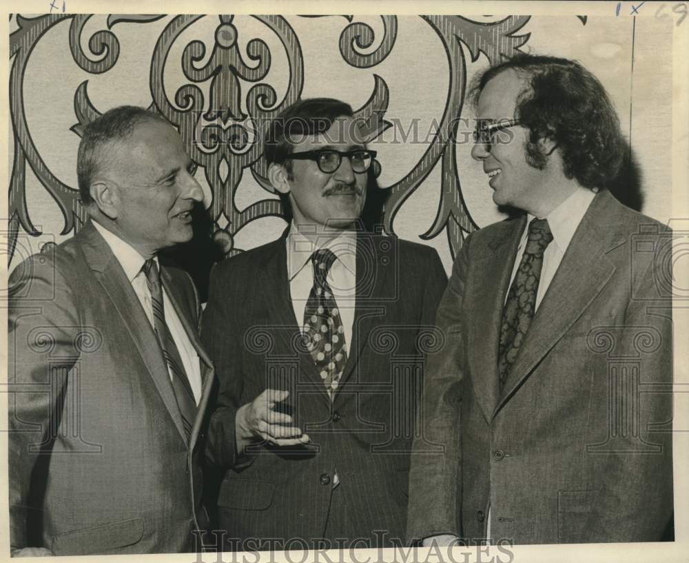 1973 Press Photo Dick Ostling and others attend Religious Newswriters meeting
