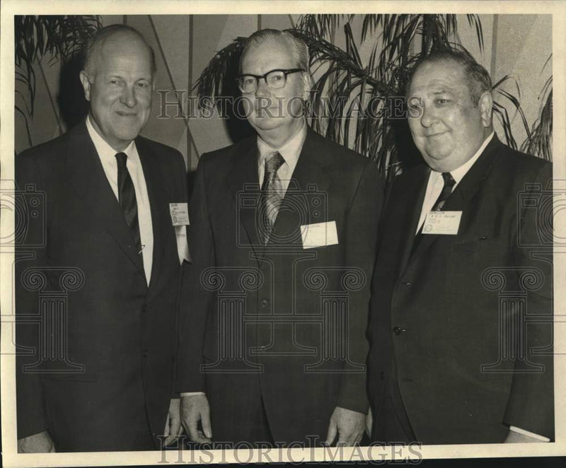 Load image into Gallery viewer, 1971 Press Photo Louisiana Bankers Association officers - nob60143
