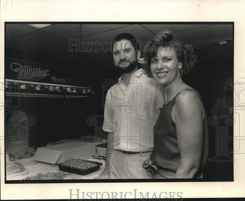 1990 Press Photo Attendees At Louisiana State University Swim Team Event- Historic Images