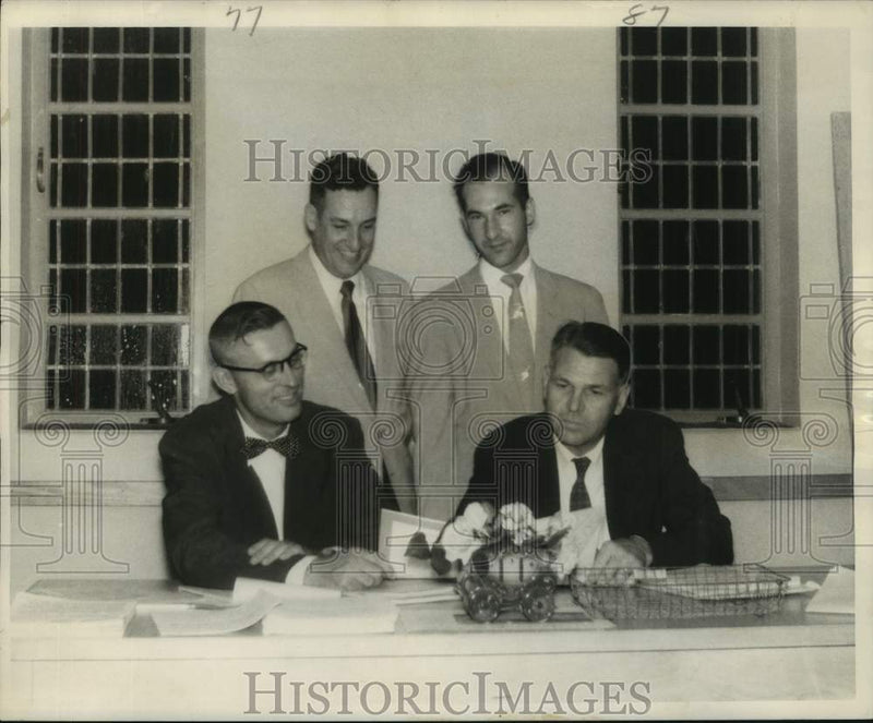 Load image into Gallery viewer, 1957 Press Photo New officers of Evangelical Union, New Orleans area - nob61393

