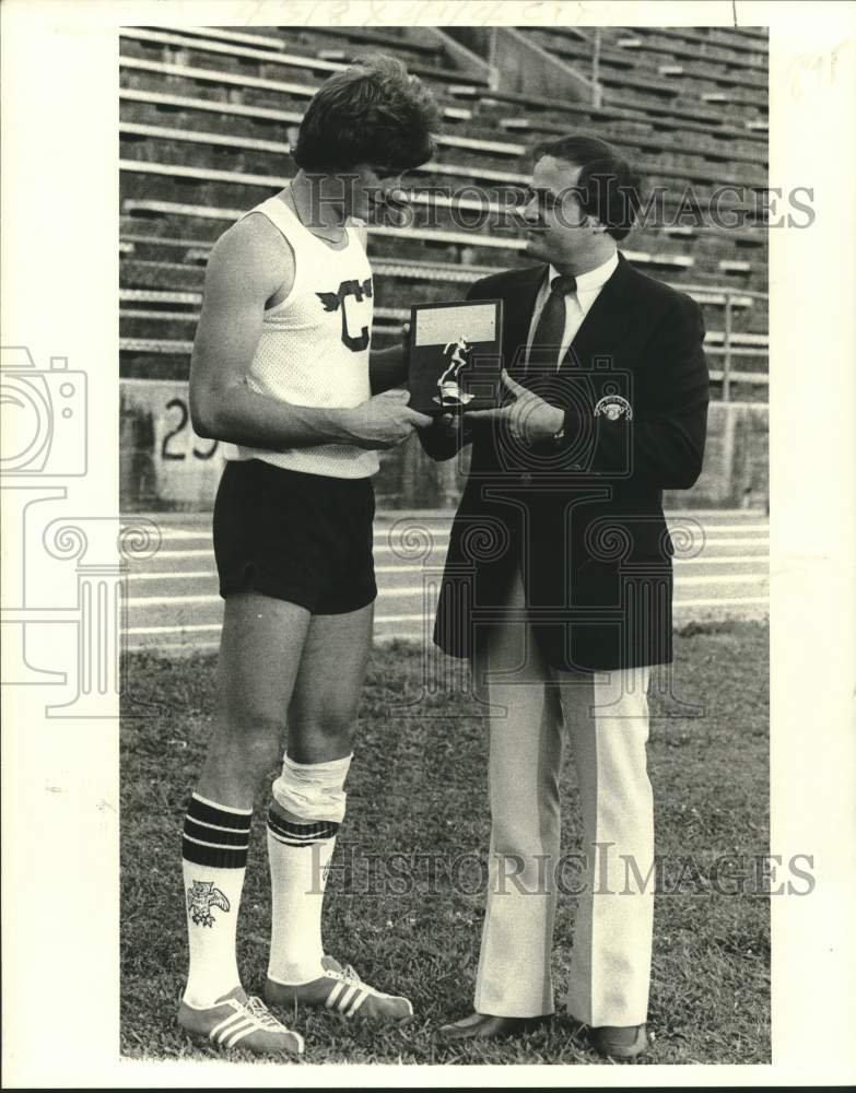 1979 Press Photo Paul Lacassagne of Chalmette with Ben Carollo of Sugar Bowl- Historic Images