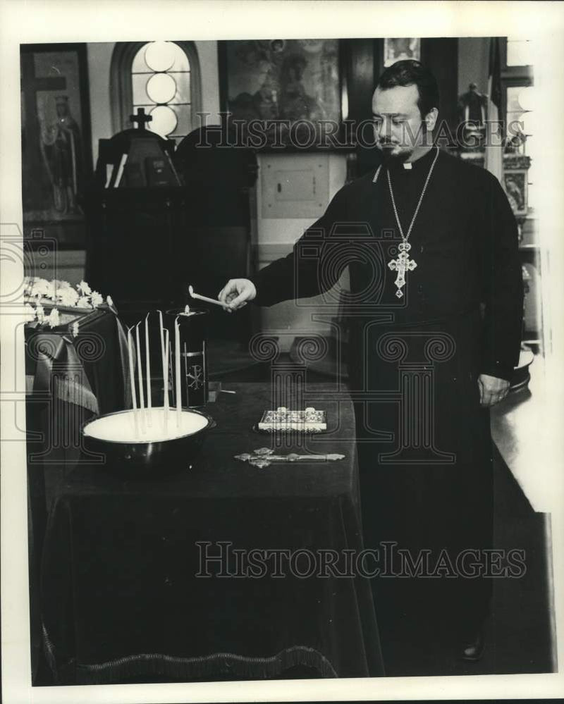 Load image into Gallery viewer, 1976 Press Photo The Reverend Demetrios G. Pateclis lighting a candle
