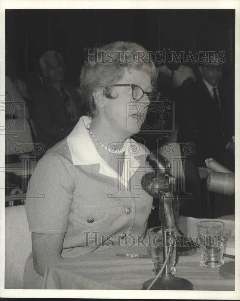 1969 Press Photo Mrs. Monroe Labouisse speaking at a convention - nob62162