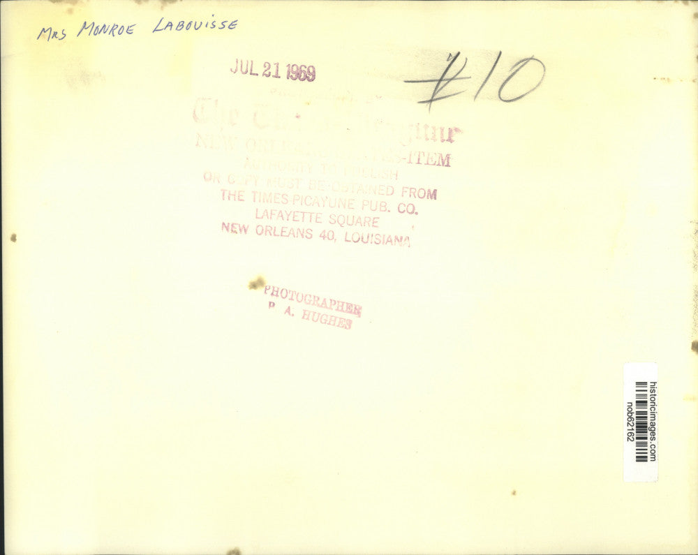 1969 Press Photo Mrs. Monroe Labouisse speaking at a convention - nob62162